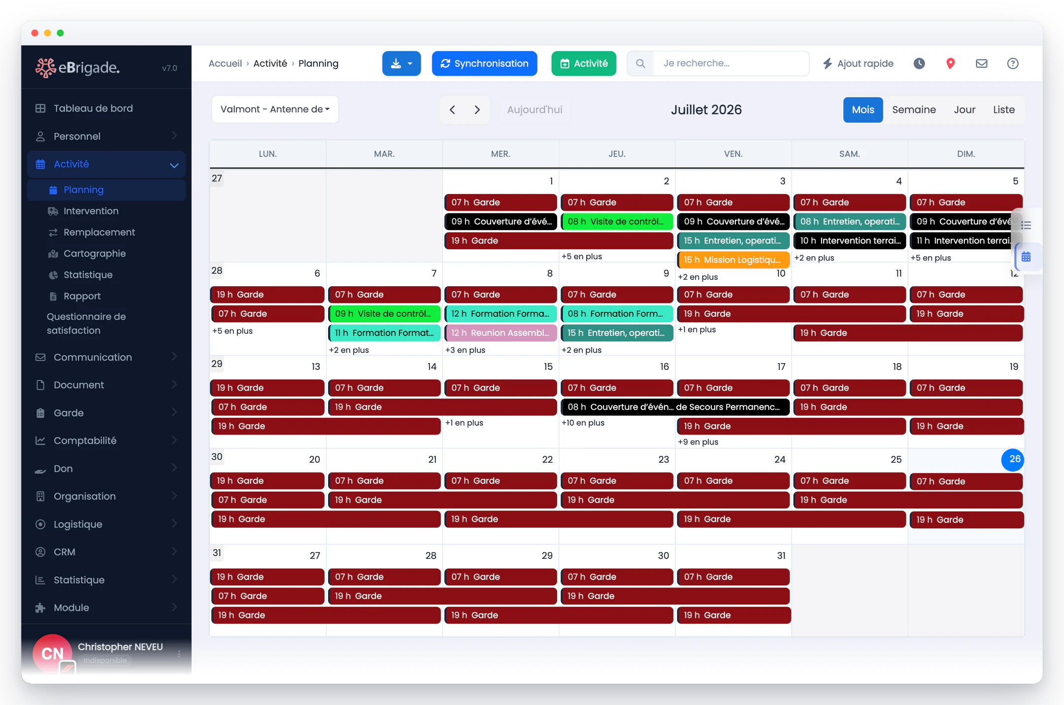 eBrigade — vue calendrier : Le même planning en calendrier : la charge du mois se lit d'un coup d'œil, une couleur par type d'activité.